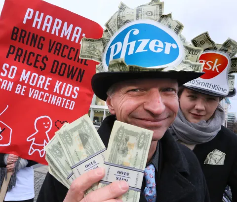 DESCRIPTION:MSF stunt in Berlin outside the venue of the Gavi replenishment meeting, demanding GSK and Pfizer to reduce their price for the pneumococcal vaccine to $5 per child. The stunt involves world leaders spinning a wheel of chance in which - when it comes to the PCV vaccine - pharma almost always wins.