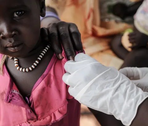 In South Sudan, MSF is present in Yida, next to the border with Sudan. This village hosts a camp of refugees who escaped shellings in South Kordofan. MSF set up a small hospital and a clinics in the refugees'camp in Yida. 