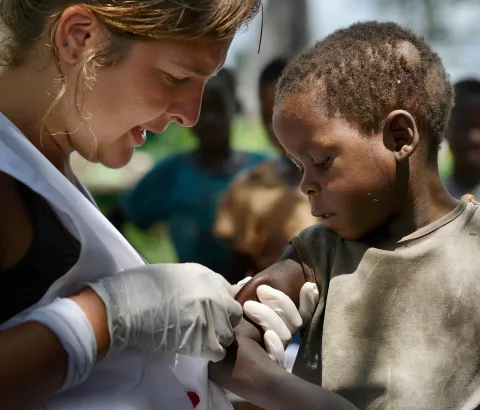 In Congo's rainforest, MSF cured 15.000 pygmies affected by Yaws, a neglected disease, in 3 months (Sept - Oct 2012) using a new therapeutic regime (single dose oral antibiotic) Yaws is a neglected tropical disease caused by a bacterium that affects the skin, bone and cartilage. Lack of resources, it has never been completely eradicated. Humans are the only reservoir of this bacterial infection. A recent discovery that a single-dose of azithromycin (given orally) can cure the disease has raised the prospect