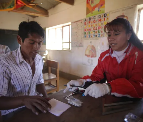 An MSF doctor provides a patient with Chagas treatment for a week in Comun Pampa.