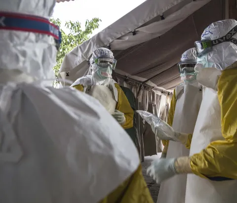 Discussion between team members, amongst which Clinical health officer Kenie Musa, before going in to the high-risk zone. Photograph by Anna Surinyach