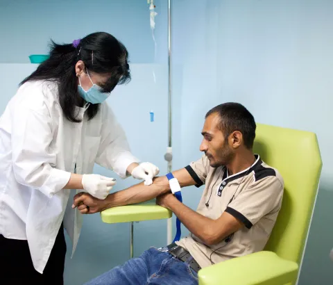 Goderdzi Rajabishvili, an ambulatory patient at the National Centre for Tuberculosis and Lung Disease in Georgia’s capital, Tbilisi, receives his twice-daily infusion of imipenem, an antibiotic used to treat MDR-TB. 