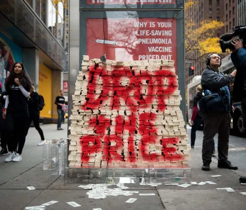 In New York, on Word Pneumonia Day 2015 (Nov 12), MSF volunteers attempted to deliver more than $17 million of fake cash - the equivalent of one day of profits from the pneumonia vaccines for Pfizer globally - to Pfizer's CEO Ian Read. The same day, MSF launched a global petition to ask Pfizer and GlaxoSmithKline (GSK) to reduce the price of the pneumococcal vaccine to $5 dollars per child (for all three doses) in developing countries. Photograph by Edwin Torres