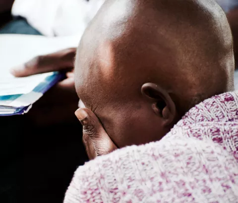 Emmily Mkumba’s mobility is severely limited by her sickness; she still manages to make the long trip from the township of Machinjiri to Blantyre for her bi-weekly chemotherapy sessions, but relies on visits by the MSF palliative care team for pain management.