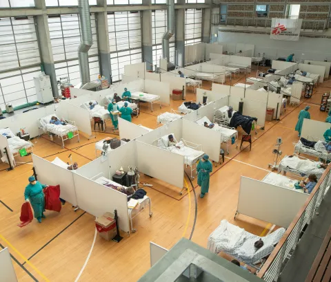 The 60-bed Khayelitsha Field Hospital was developed by MSF to support the nearby Khayelitsha District Hospital to cope with the pressures of peak COVID-19 transmission in the Western Cape.