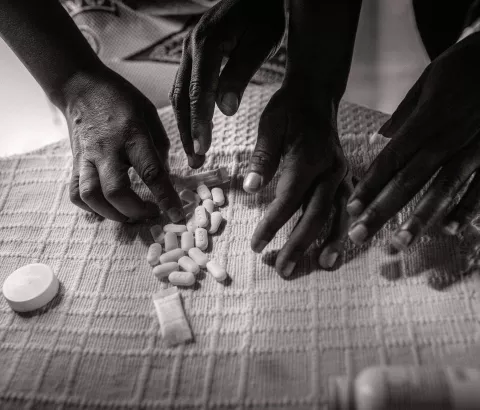 HIV_Mozambique_pills_AndreFrancois_2012_MSF124560