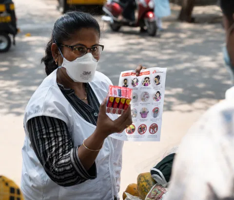 MSF’s Health Educator distributing soaps to a street- hawker in M-East Ward, Mumbai.