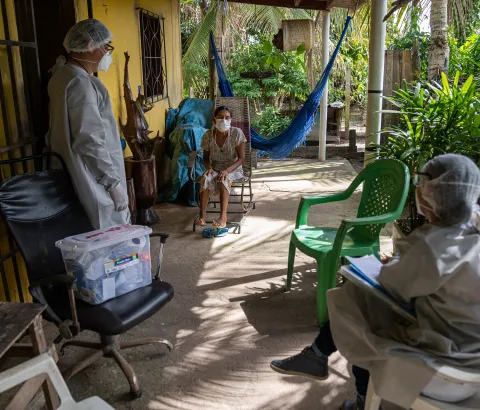 The MSF mobile clinic team visited post-discharge cases and patients in isolation in their home.