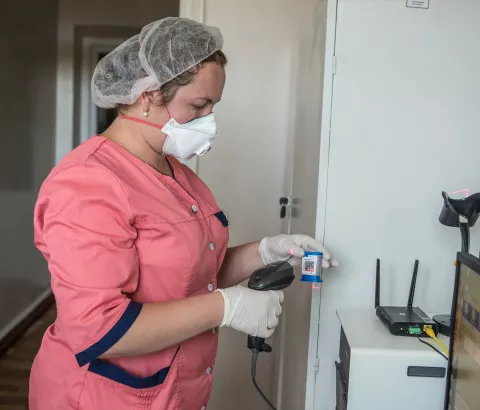 Laboratory assistant Iuliia Karbivska is scanning an Xpert MTB/Rif cartridge for use in the GeneXpert machine provided by MSF for the laboratory of the Zhytomyr Regional TB Dispensary.