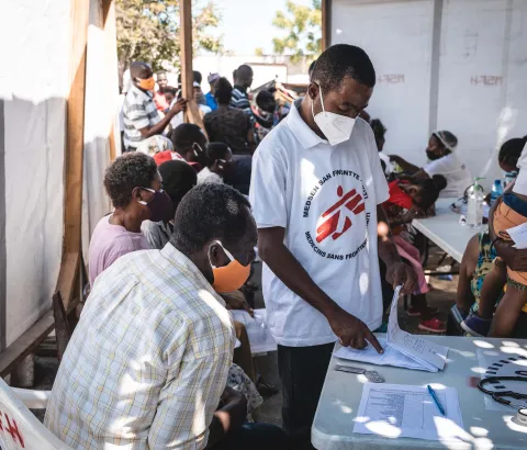 MSF Medical Doctor, Mayard Mitial, consults with a patient in St Yves, Delmas 5 displaced persons camp in Port au Prince, Haiti, where around 1,100 people live.