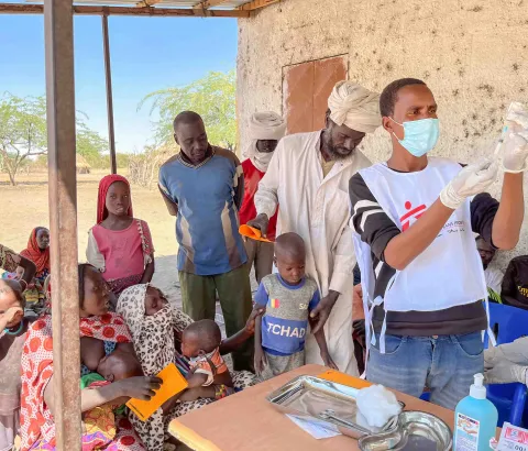 Hassan Abdedine, vaccinator of the Ministry of Public Health of Chad, on a vaccination site set up by MSF teams in Dini, Batha province, Chad.